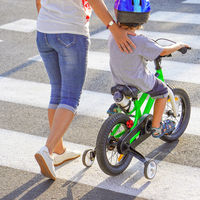 Qué pueden hacer y qué no pueden hacer los niños y los padres en las salidas a la calle