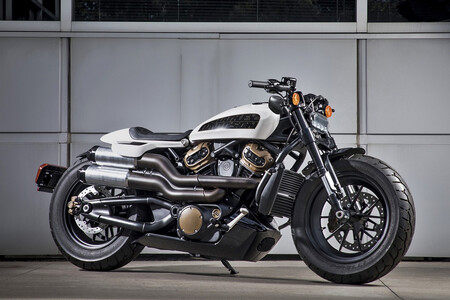 La Harley-Davidson Custom con el motor bicilíndrico de 145 CV vuelve a la lista de motos que llegan en 2021