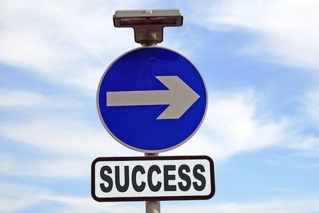 ¿Por qué es necesario tener en cuenta el coste de oportunidad al valorar un proyecto empresarial?