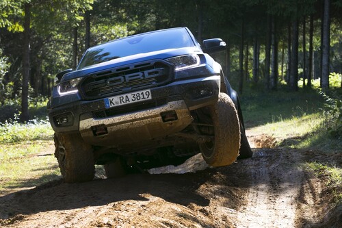 Probamos las Ford Ranger Raptor SE, Stormtrak y Wolftrak: tres pick-up imparables en el 4x4 con tres personalidades muy diferentes