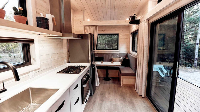 Su nombre es RV Draper y no es una caravana... ¡es una suite sobre ruedas!