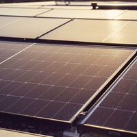 Las altas temperaturas bajan su rendimiento y, sin embargo, la fotovoltaica ha rescatado a Europa en estas olas de calor 