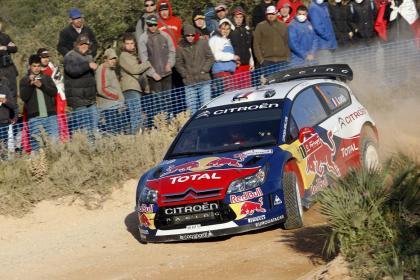 Un error de Dani Sordo pone a Mikko Hirvonen líder