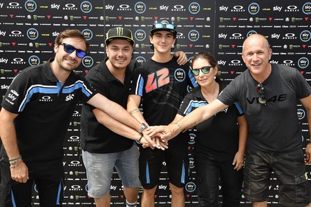 Francesco Bagnaia se gana la confianza de Rossi renovando en Moto2 con el Sky Racing VR46
