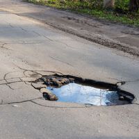 La “Ley Bache” quiere romper una regla absurda en México: hoy se pueden construir calles con dinero federal, pero no repararlas y eso podría cambiar