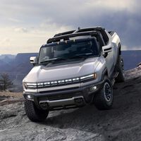 Coches eléctricos con dos puertos de carga que funcionan a la vez: la tecnología patentada de General Motors para devolver energía