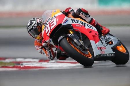 Marc Márquez lidera en el primer día de test en Sepang