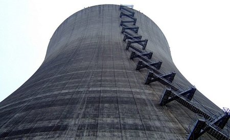 El riesgo nuclear en Japón reduce la producción energética mundial y la convierte en un recurso aún más escaso
