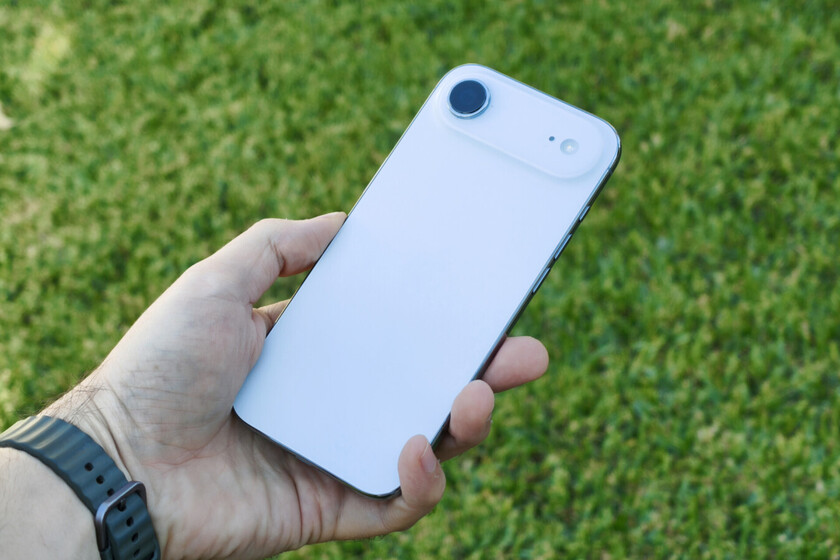 Ya en el outlet de MediaMarkt uno de los iPhone Air más baratos que hemos visto con unidades limitadas