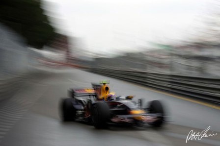 Mark Webber le da alas a Red Bull