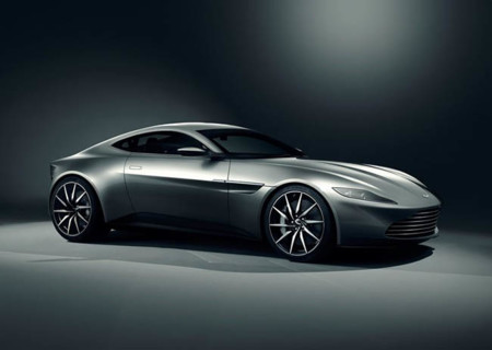 Video: Cuando James Bond no está salvando el mundo, practica sus habilidades de Gymkhana en su Aston Martin DB10