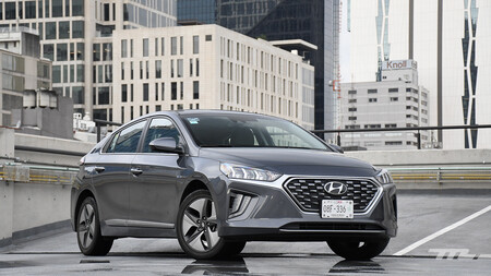 Hyundai Ioniq 2021, a prueba: un híbrido que gusta por consumo y convence por tecnología