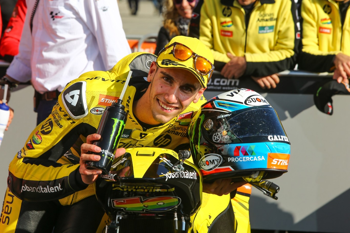 Álex Rins vence en Australia una carrera que esperábamos más emocionante