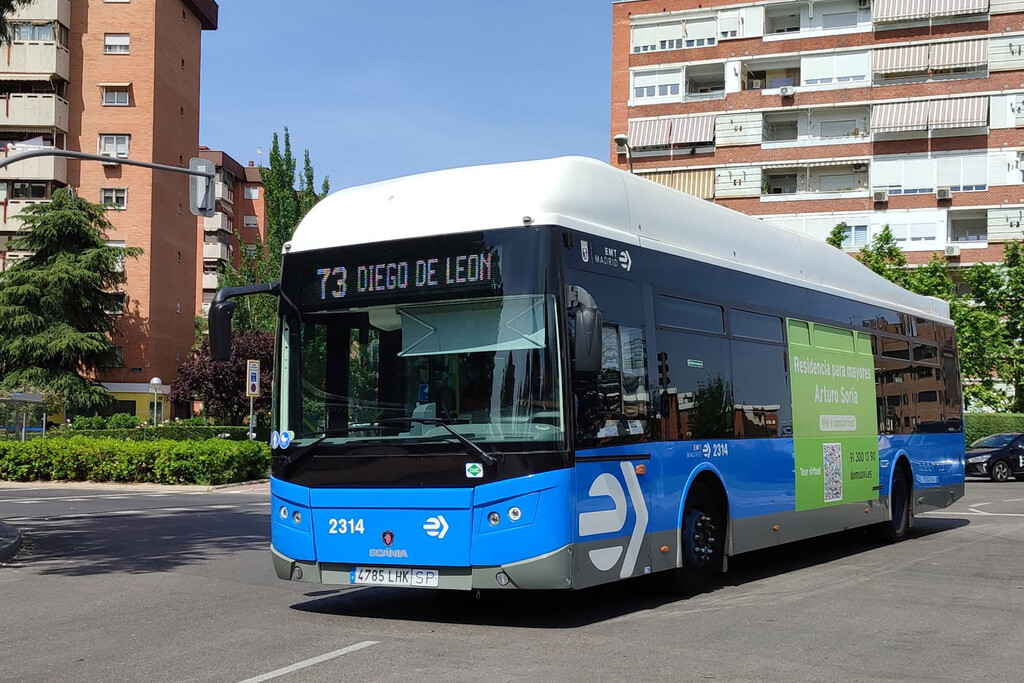 La falta de relevo generacional ha abierto una salida laboral para miles de jóvenes en España: conductor de autobús