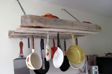 Recicladecoración: en la cocina almacenaje en palés y escaleras