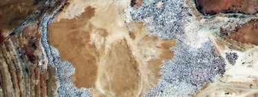 No meio do Deserto do Atacama há uma montanha com 39.000 toneladas de roupas que pode ser vista do espaço
