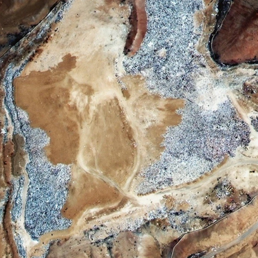 No meio do Deserto do Atacama há uma montanha com 39.000 toneladas de roupas que pode ser vista do espaço