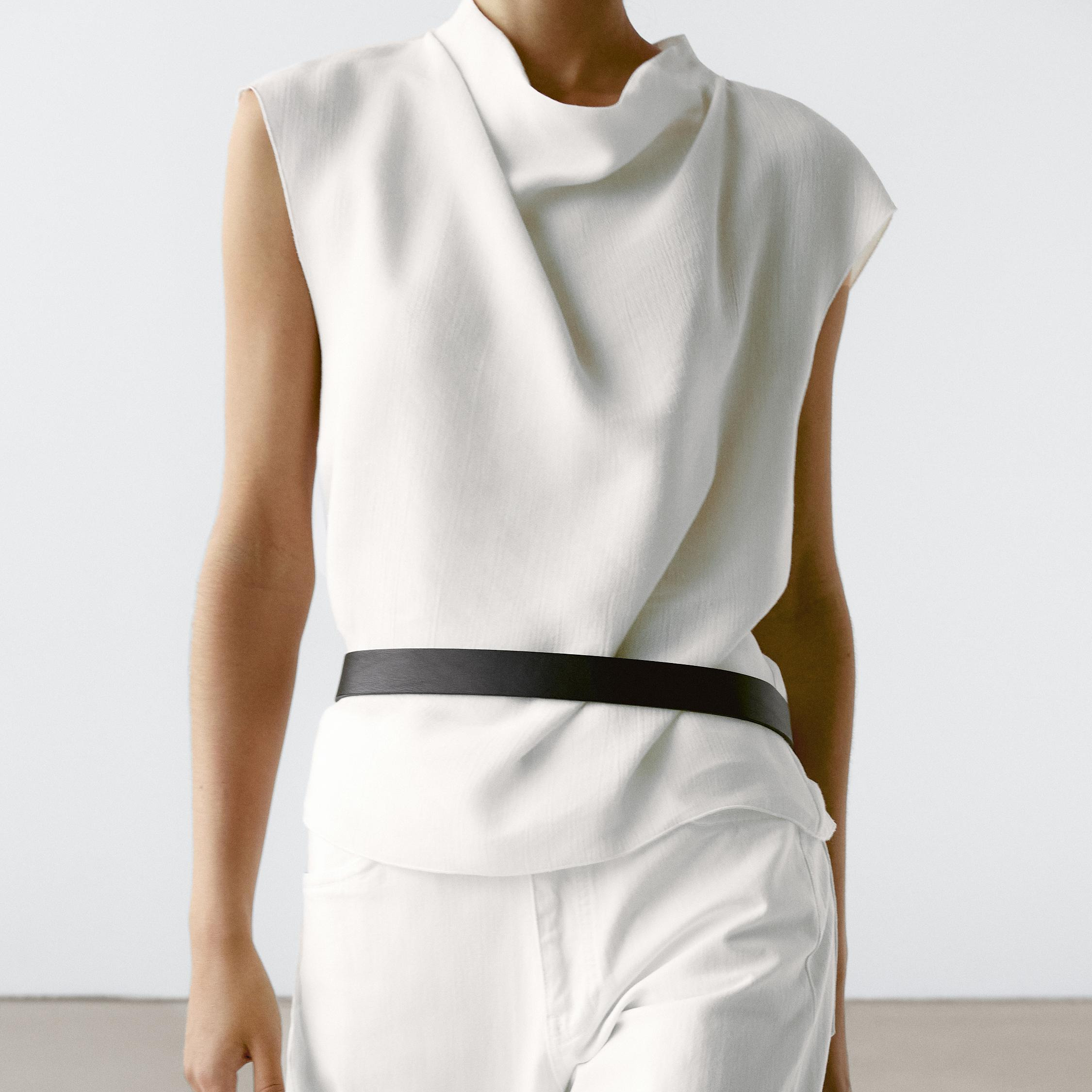 Blusa fluida cuello drapeado