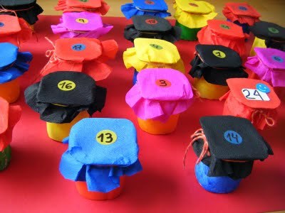 Calendario de Adviento con envases de yogur