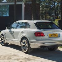 Bentley asegura que todos sus vehículos tendrán una versión híbrida para 2023