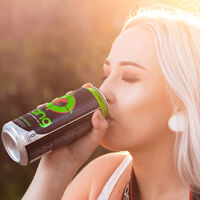 Consumir bebidas energéticas durante el embarazo aumenta casi al doble el riesgo de muerte fetal