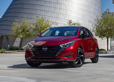 El Nissan Versa 2023 ya está listo: cambia parte de su imagen y promete más equipo