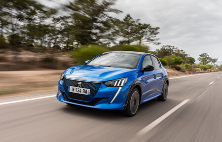 ¡Más kilómetros con cero emisiones! Los Peugeot e-208 y e-2008 eléctricos estiran su autonomía hasta los 362 y 345 km