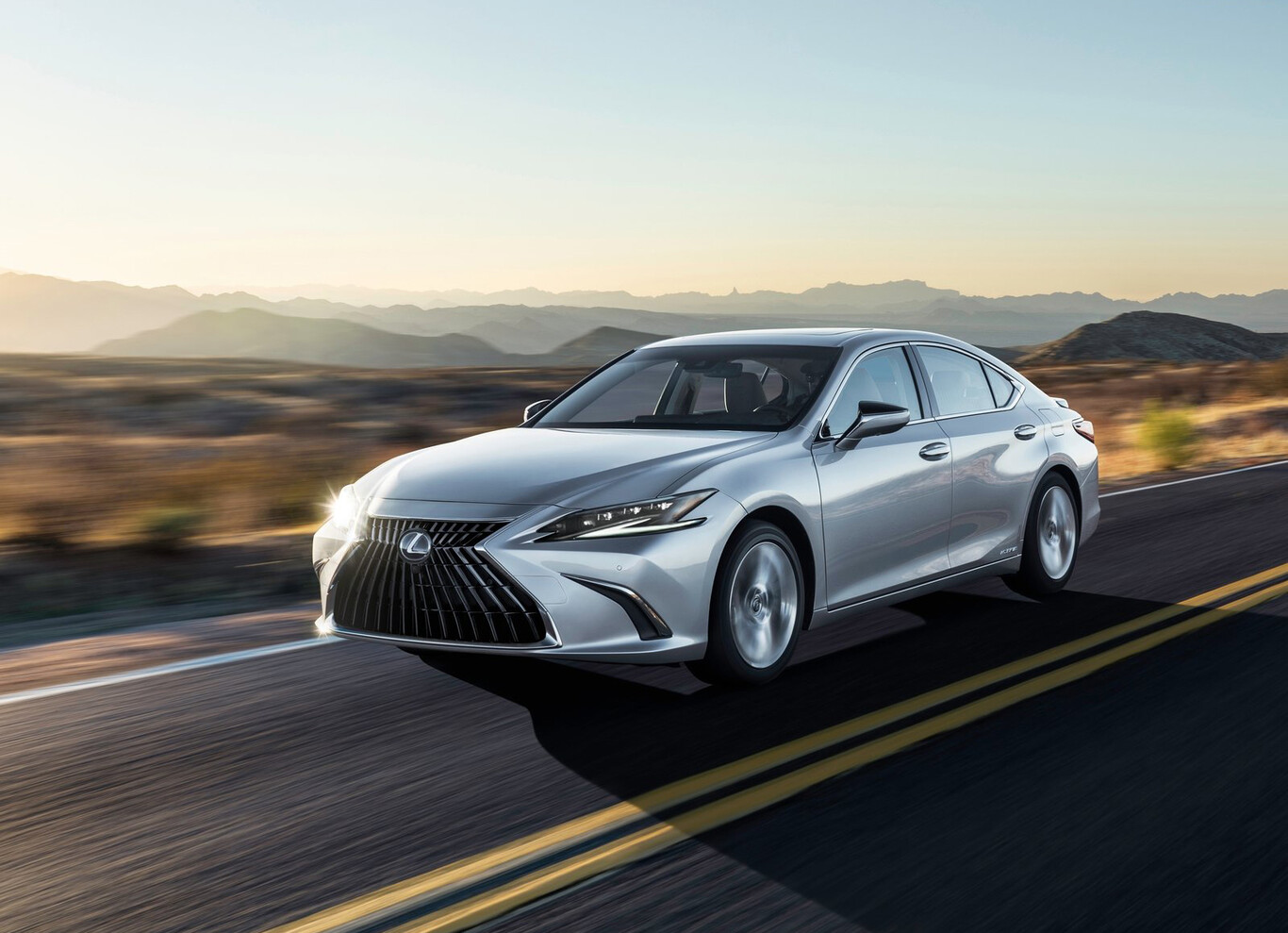 El Lexus ES ya tiene precio en México: un sedán premium con alemanes en la mira