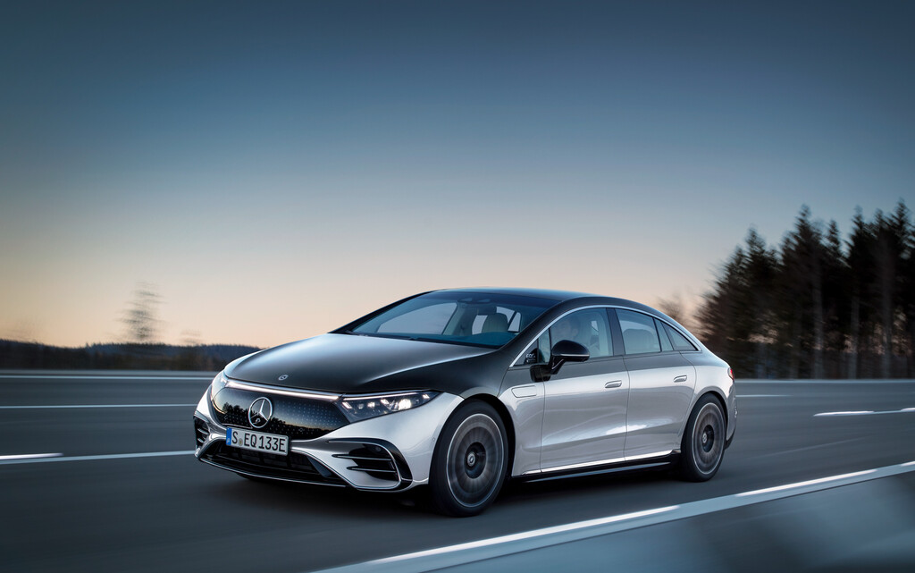 Mercedes-Benz EQS: 2.5 toneladas de lujo puro, poder y la tecnología que marcará el paso de la industria