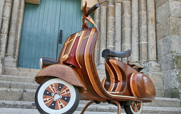 Una Vespa de madera. El sueño de todo hipster 