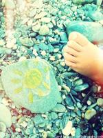 Manualidades de verano: pintar piedras en playas de rocas