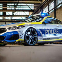 BMW M850i Polizei, AC Schnitzer viste con los colores de la ley al imponente sedán alemán