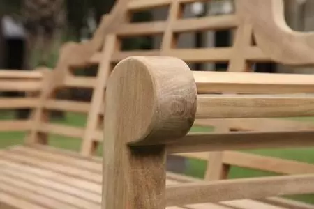 Los exteriores también son para el otoño con Wembley Bench