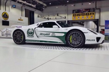 La policía de Dubái añade un Porsche 918 Spyder a su impresionante flota