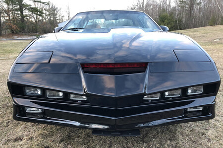 Un nostálgico Iker Casillas presume de su propio coche fantástico con esta réplica de KITT