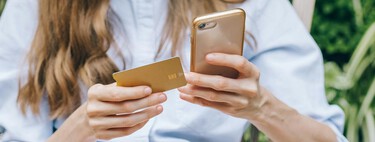 La gen Z está enganchada al "compra ahora y paga después". Se están endeudando y lo que más compran es... ¡ropa!