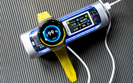 El Huawei Watch GT7 Pro en su base de carga magnética e inalámbrica