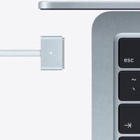 macOS Tahoe 26.4 te dirá ahora a la cara si tu cargador del MacBook es "malo": así funciona el nuevo indicador de velocidad de carga