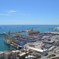 Las compañías de cruceros que operan en Barcelona estudian marcharse a Valencia 