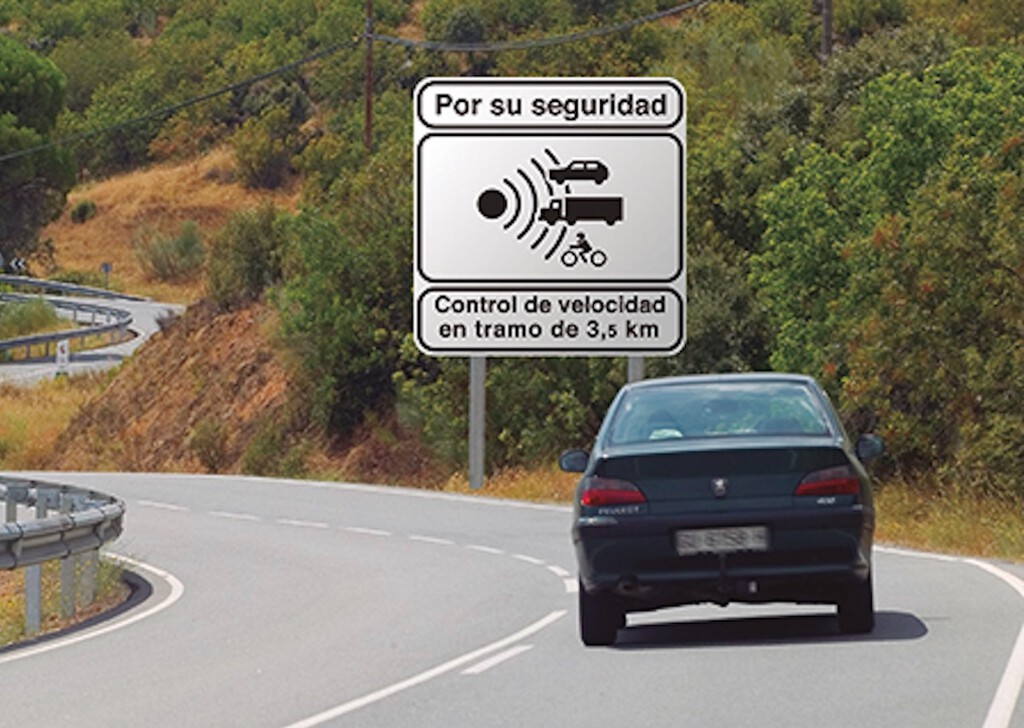 La DGT no está utilizando radares móviles dentro de radares de tramo. Las matemáticas te lo explican: es absurdo 