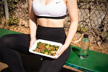 Nutrición y rendimiento deportivo: la cantidad de proteínas y carbohidratos recomendados para atletas populares y élite