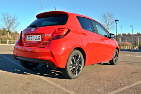 Toyota Yaris hybrid 2016: conducimos en silencio y probamos un motor para el día a día