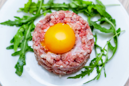 Tártara de molida de res. Receta cantinera