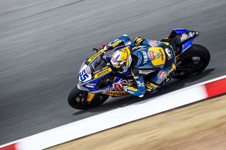 Andrea Locatelli gana su quinta carrera consecutiva de Supersport e Isaac Viñales sube al poido