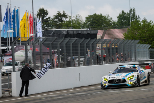 Si todavía no has visto el final de las 24 Horas de Nürburgring te estás perdiendo algo grande