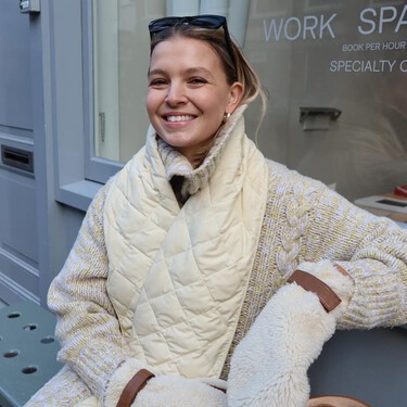 New Balance lanza unas zapatillas en azul marino preciosas y se coronan como la mejor alternativa a las Samba