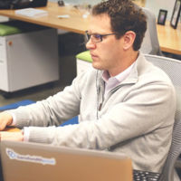 Trabajar con tu portátil en tu puesto de trabajo, los costes ocultos para la empresa