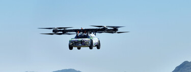 El futuro "coche volador" de la china XPeng es un automóvil eléctrico con un dron por sombrero. Y ya vuela