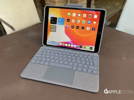 私の iPad Pro は、Logicool キーボードと組み合わせて作業していた頃のものです。