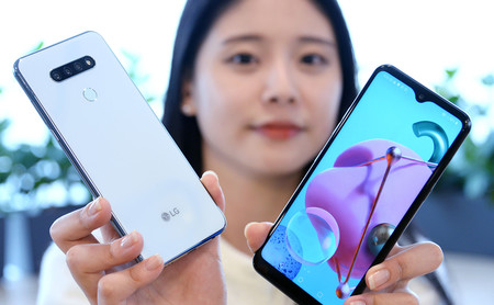 LG Q51: un nuevo gama media con cámara triple que presume de altavoces estéreo